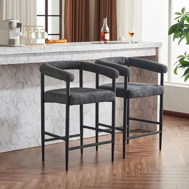 Set di 2 sgabelli da bar moderni in bouclé, altezza bancone, con struttura in metallo e braccioli, per isola da cucina e sala da pranzo