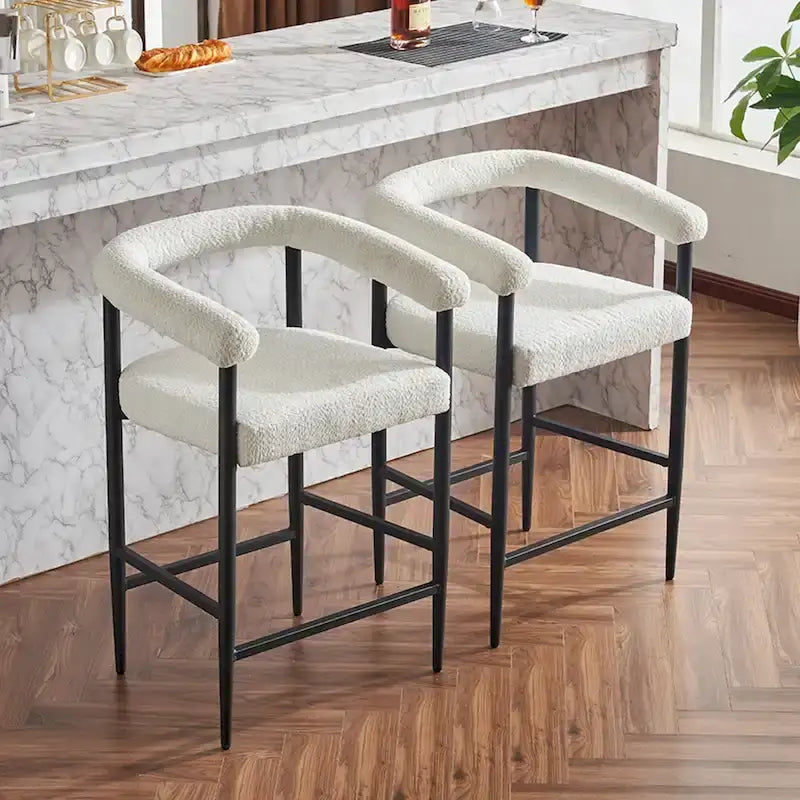 Set di 2 sgabelli da bar moderni in bouclé, altezza bancone, con struttura in metallo e braccioli, per isola da cucina e sala da pranzo