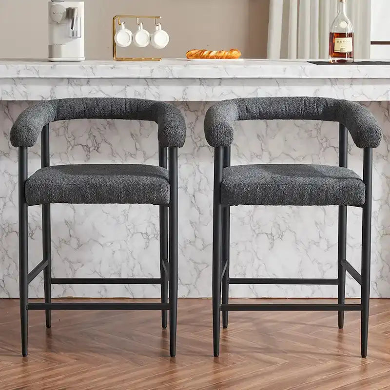 Set di 2 sgabelli da bar moderni in bouclé, altezza bancone, con struttura in metallo e braccioli, per isola da cucina e sala da pranzo