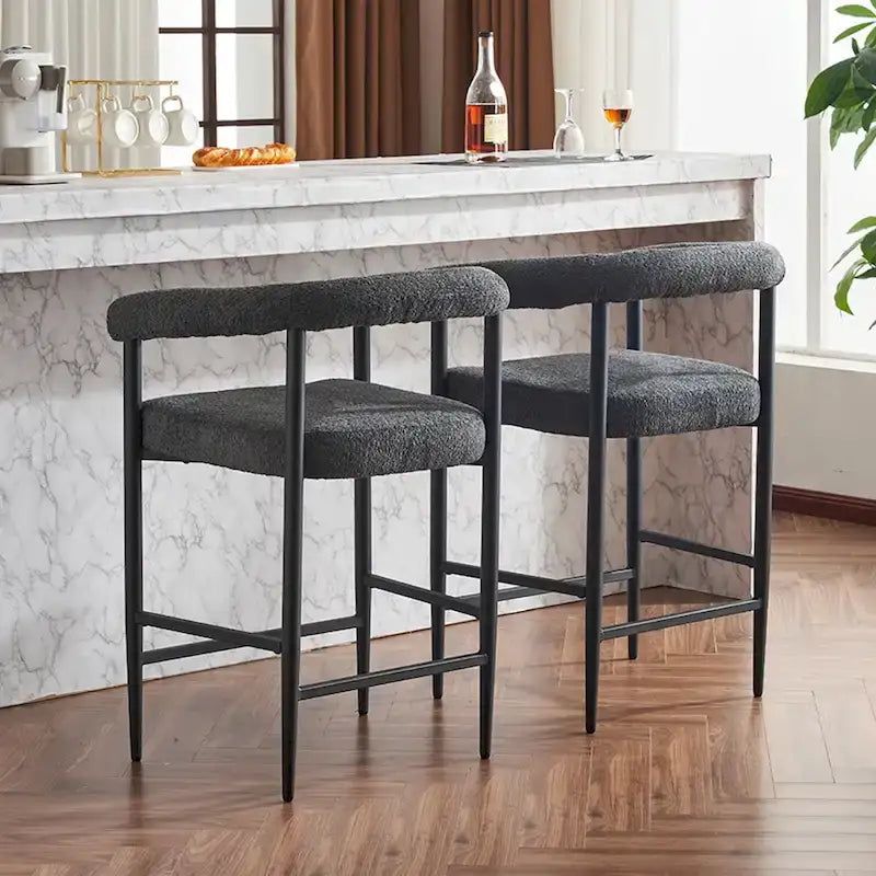 Set di 2 sgabelli da bar moderni in bouclé, altezza bancone, con struttura in metallo e braccioli, per isola da cucina e sala da pranzo