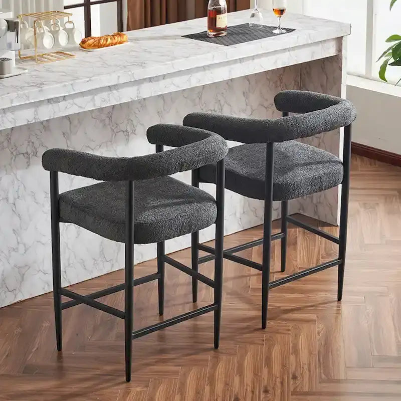 Set di 2 sgabelli da bar moderni in bouclé, altezza bancone, con struttura in metallo e braccioli, per isola da cucina e sala da pranzo