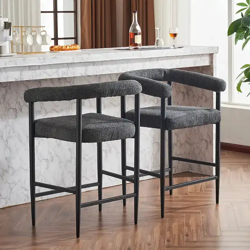 Set di 2 sgabelli da bar moderni in bouclé, altezza bancone, con struttura in metallo e braccioli, per isola da cucina e sala da pranzo