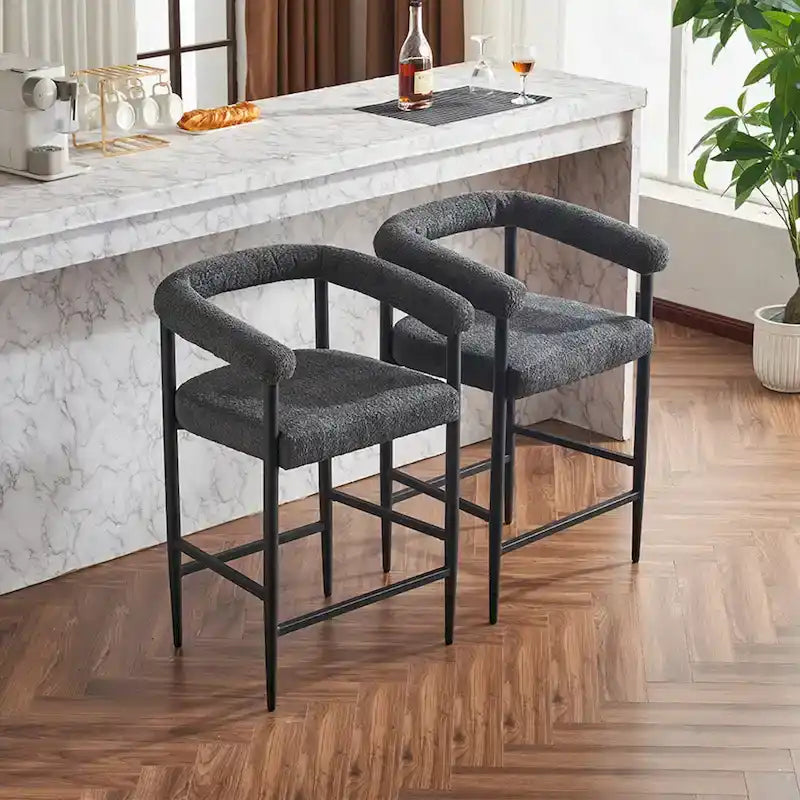 Set di 2 sgabelli da bar moderni in bouclé, altezza bancone, con struttura in metallo e braccioli, per isola da cucina e sala da pranzo