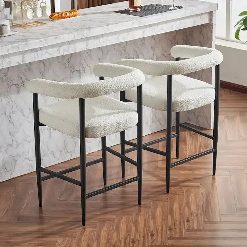Set di 2 sgabelli da bar moderni in bouclé, altezza bancone, con struttura in metallo e braccioli, per isola da cucina e sala da pranzo