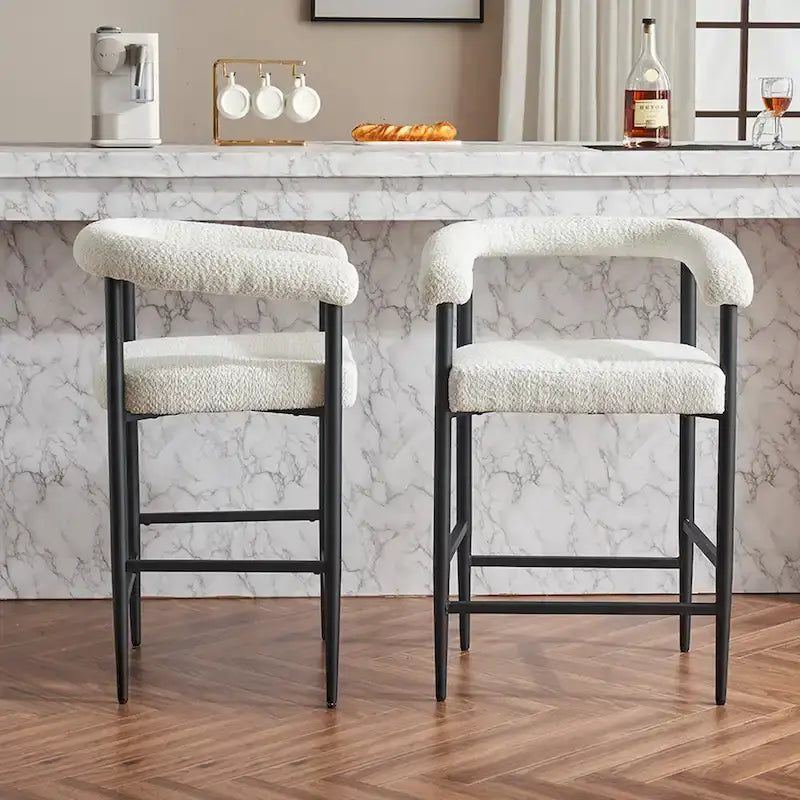 Set di 2 sgabelli da bar moderni in bouclé, altezza bancone, con struttura in metallo e braccioli, per isola da cucina e sala da pranzo