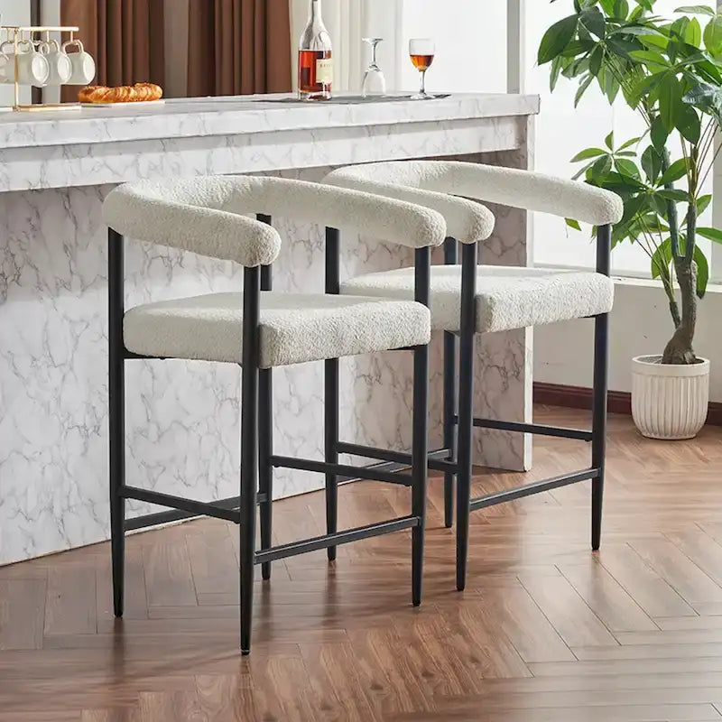 Set di 2 sgabelli da bar moderni in bouclé, altezza bancone, con struttura in metallo e braccioli, per isola da cucina e sala da pranzo