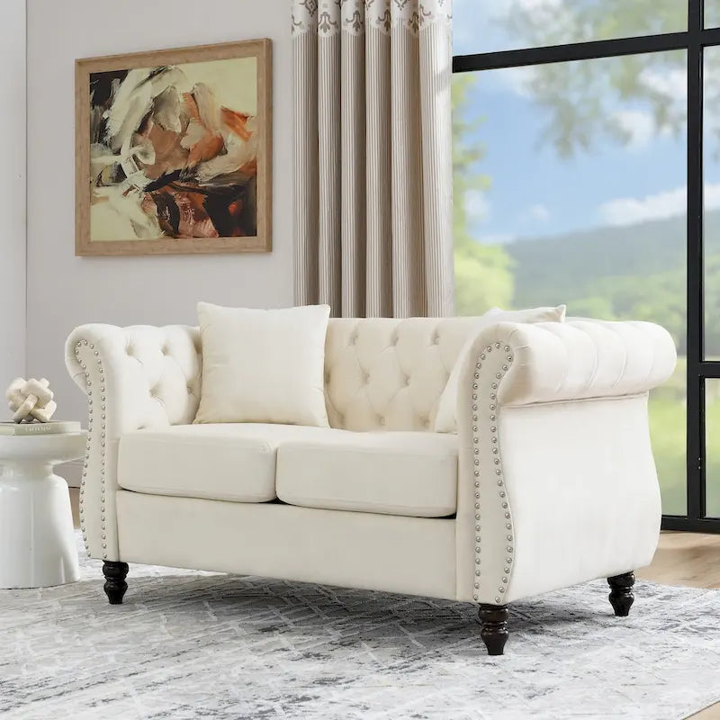 Aksamitna sofa dwuosobowa, zaokrąglone podłokietniki, ozdobne gwoździe